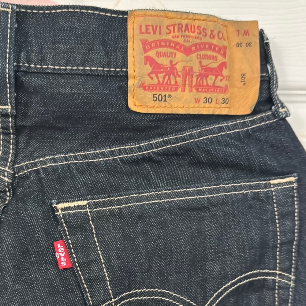Levi's Blue Straight Jeans with Iconic Design- New without tags Never Worn